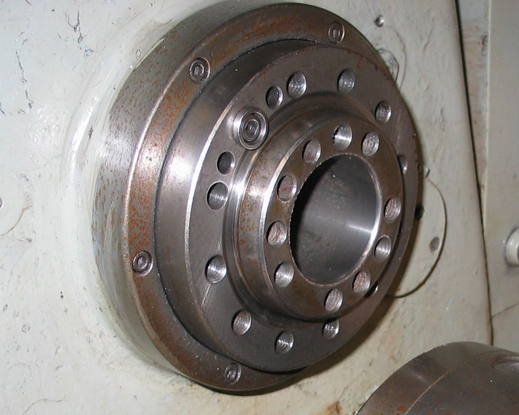 Note the indicating lug at the top left of the spindle - it follows the same spacing as the threaded holes around the perminter, unlike the backplate.